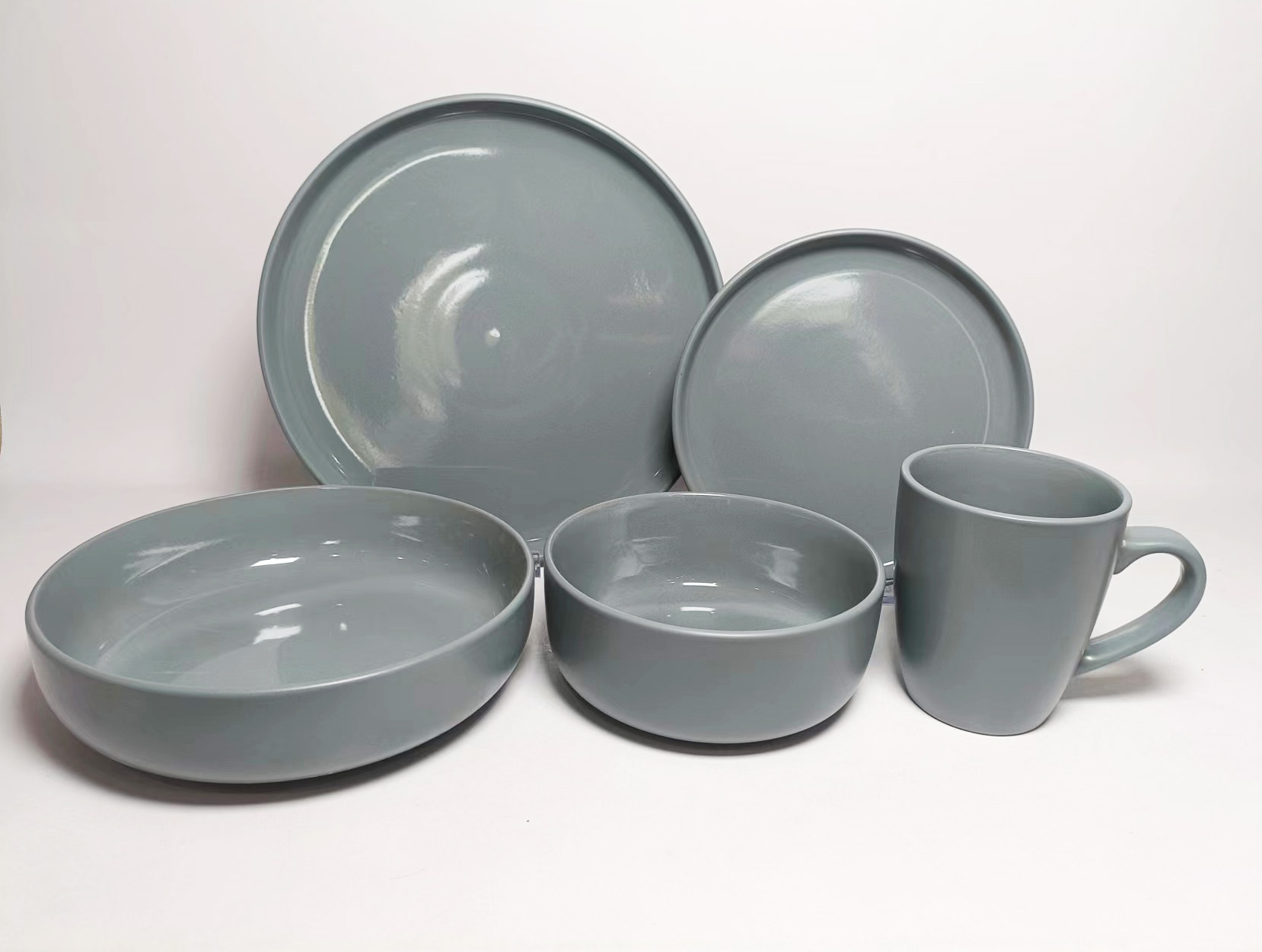 STONEWARE DINNER SET