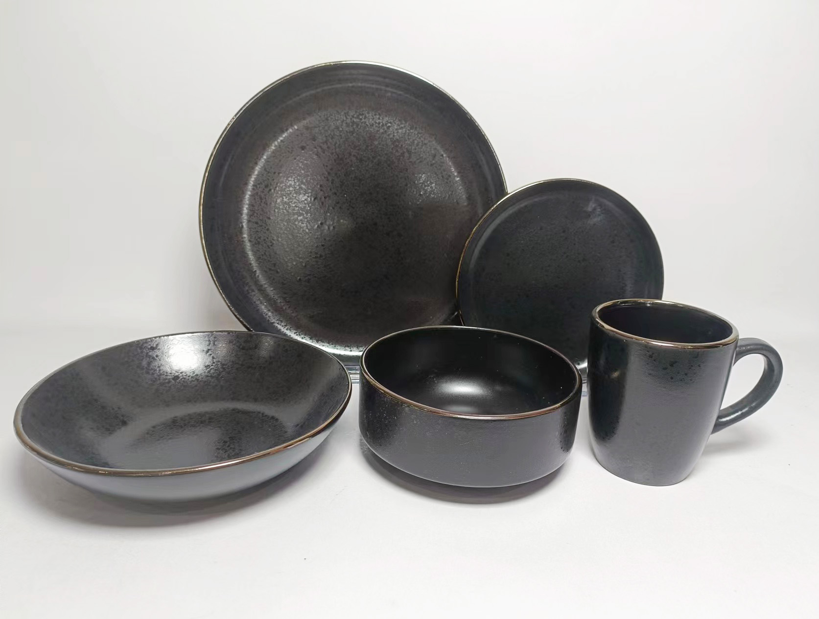 STONEWARE DINNER SET