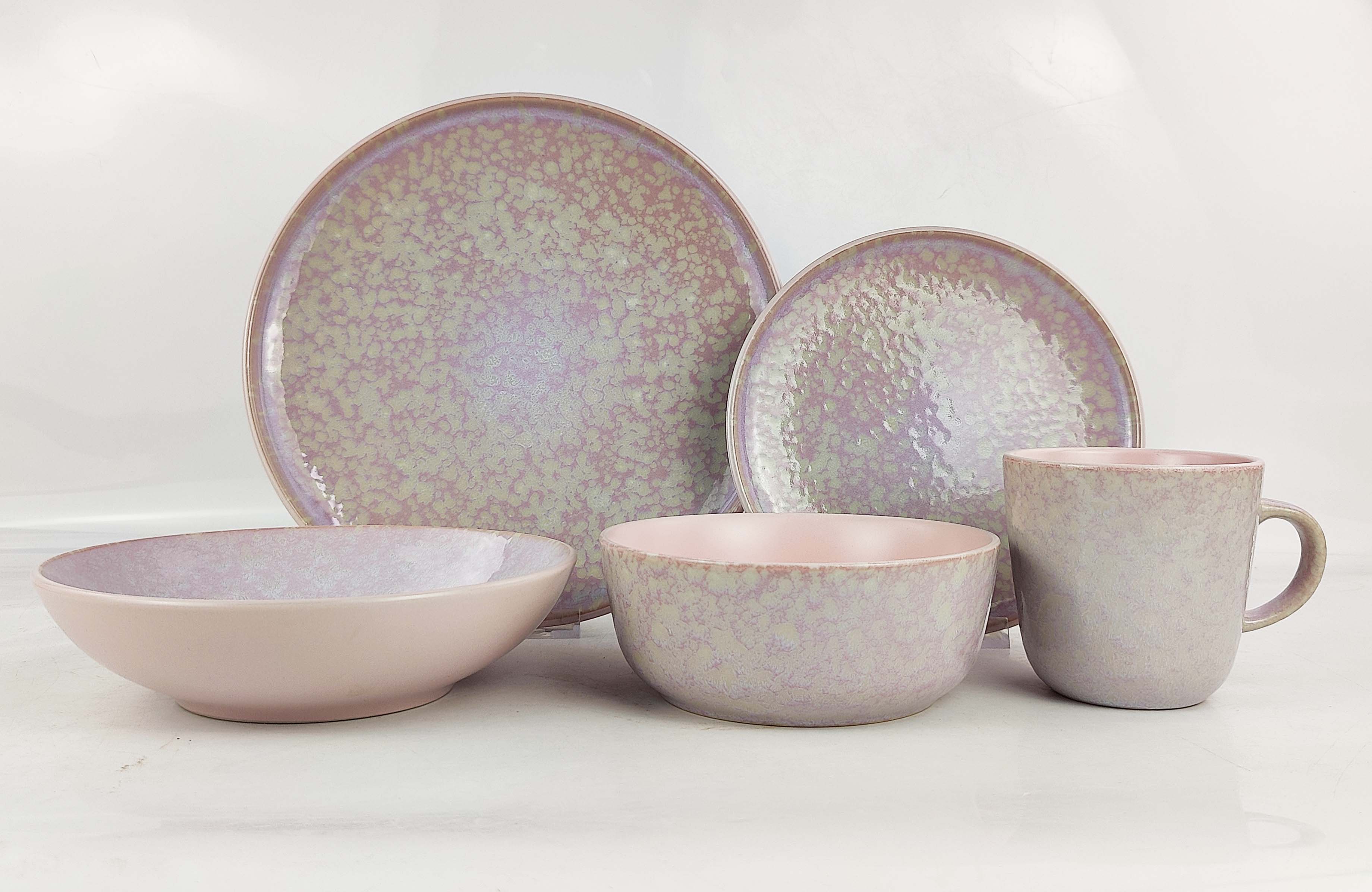  STONEWARE   DINNER   SET