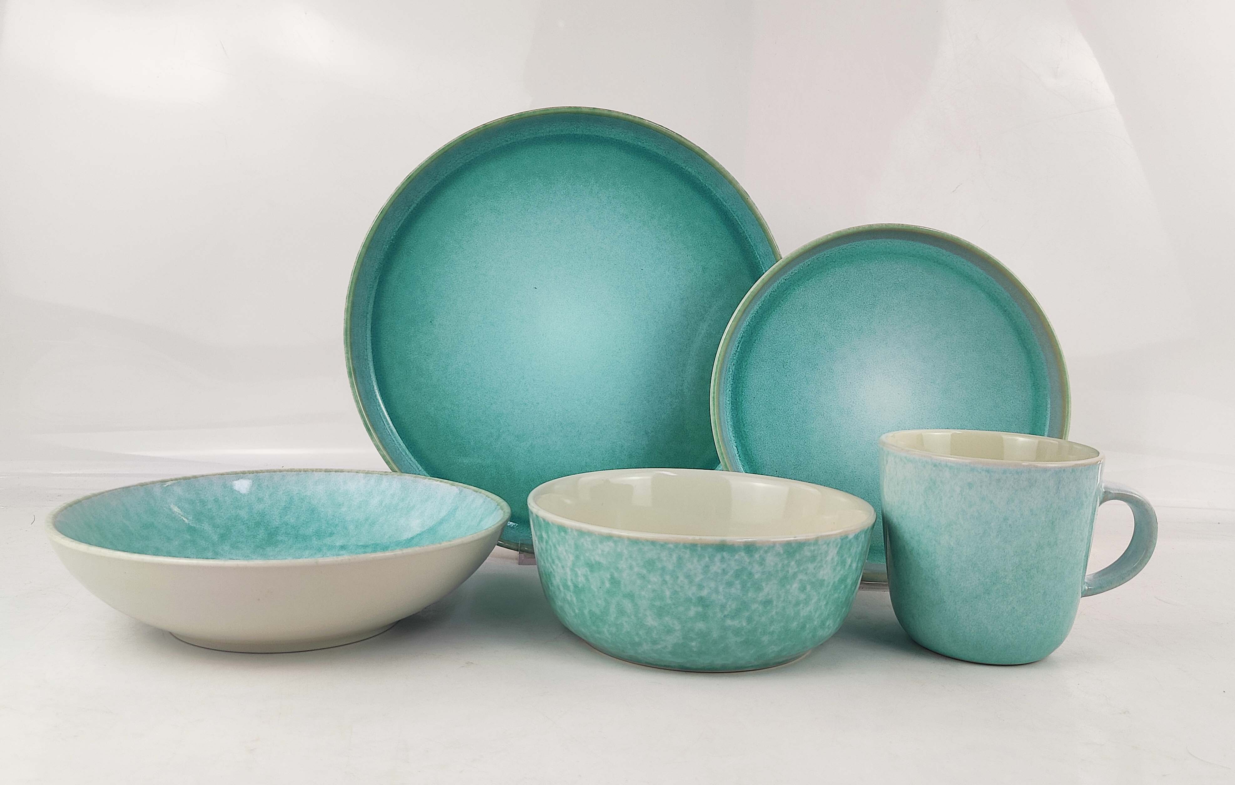  STONEWARE   DINNER   SET