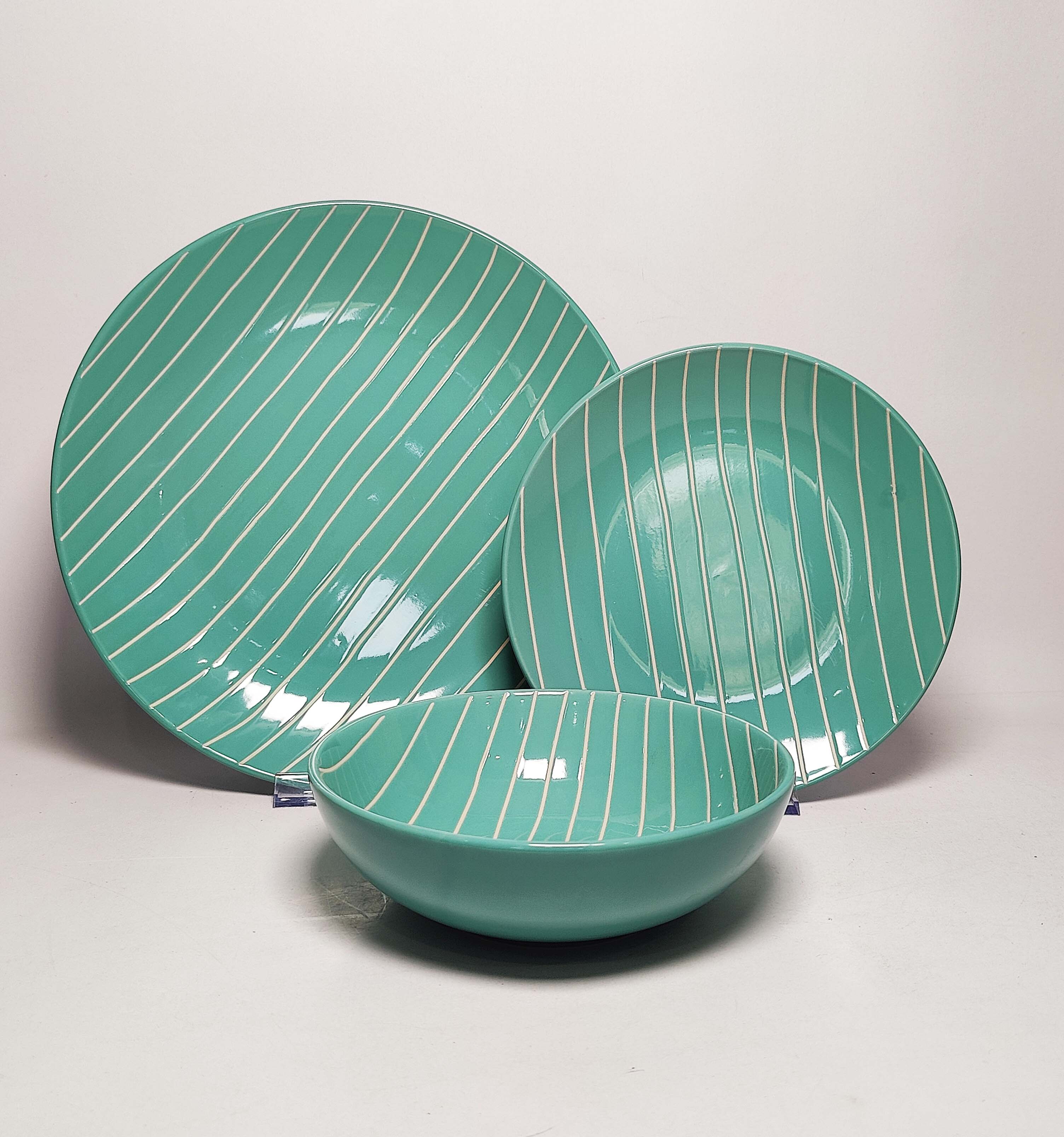    STONEWARE   DINNER   SET