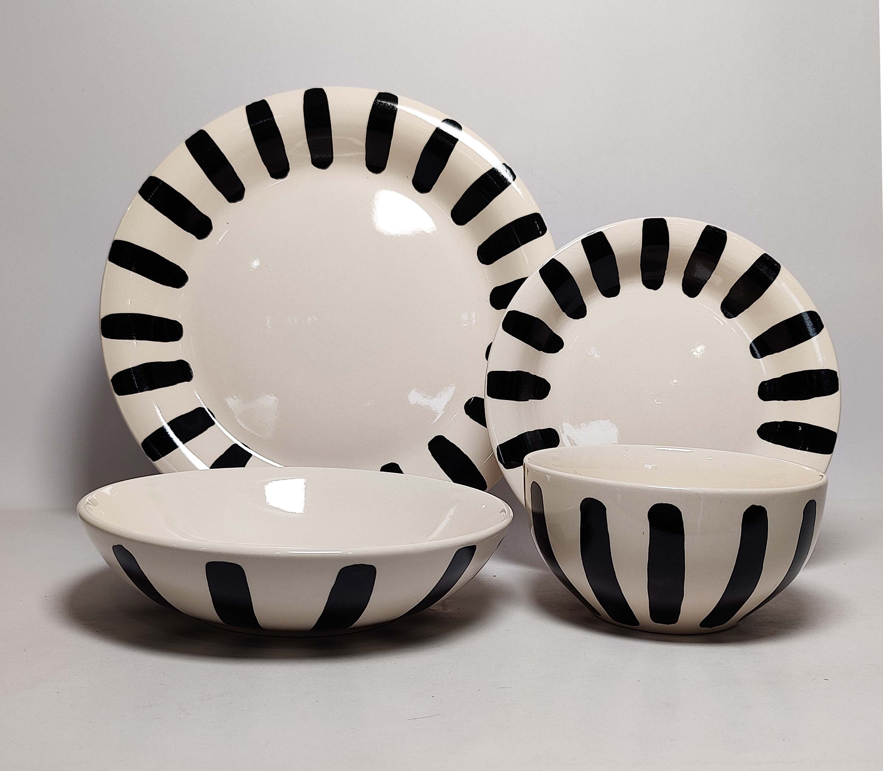   STONEWARE   DINNER   SET